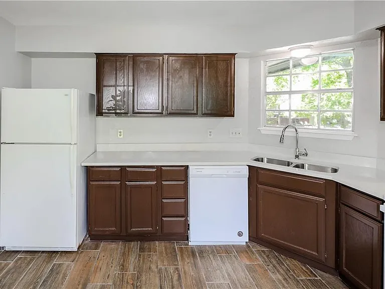 1700 Waterloo Trl #B — Photo 8