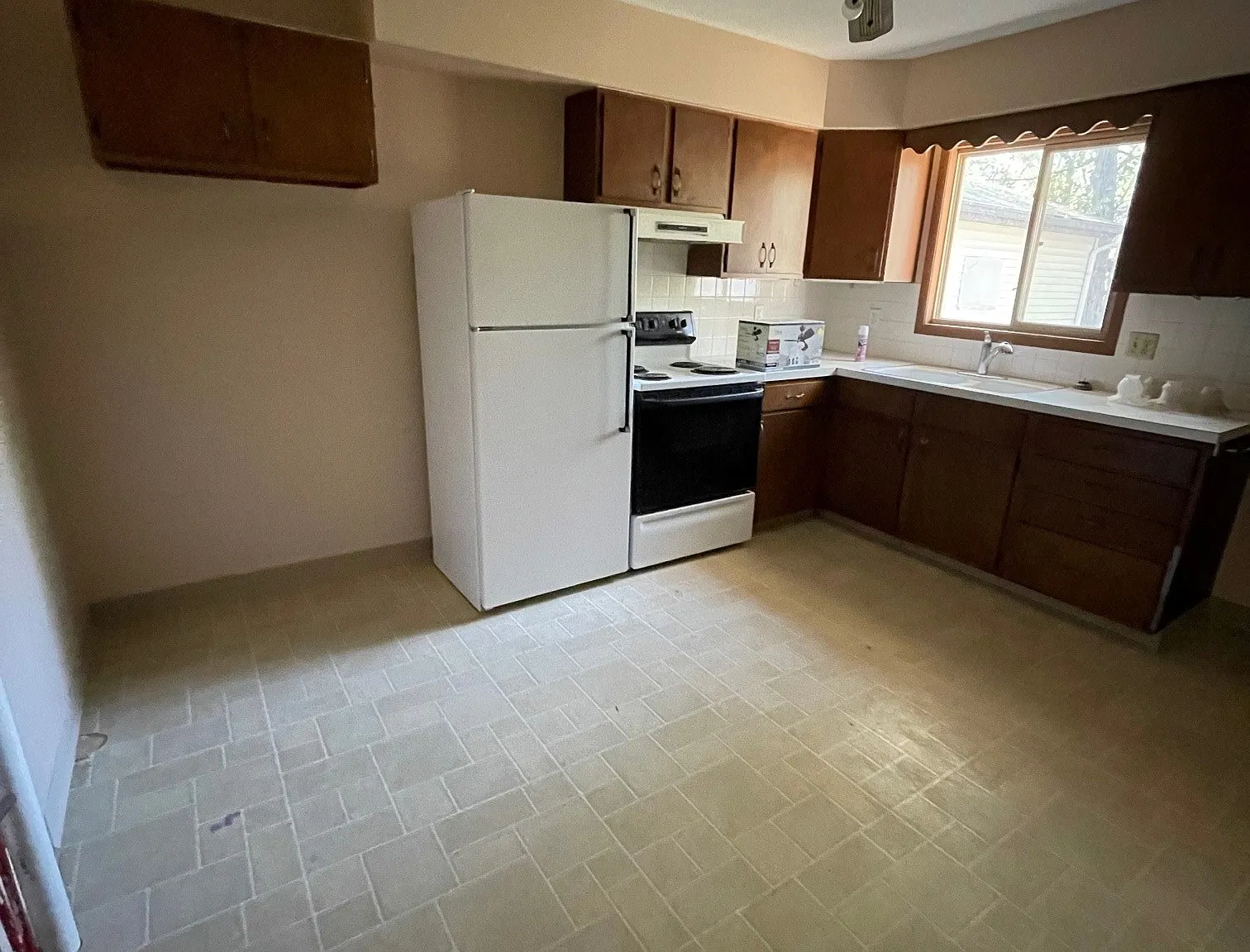 3 bed, $1,275 — Photo 2