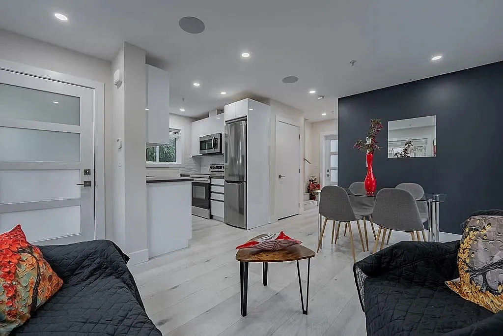 2 bed, 1.5 bath, 848 sqft, $2,950 — Photo 1