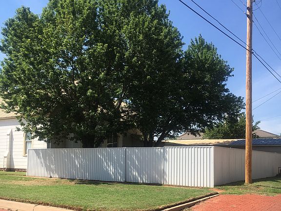 5th image of 300 2nd St NE