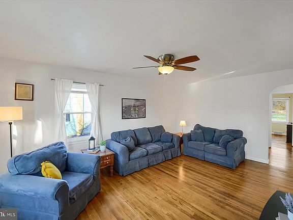 4th image of 147 Sunset Ave