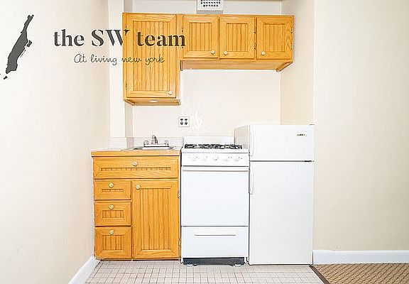 3rd image of 250 W 100th St #721