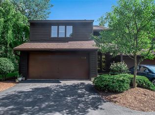 223 Breezewood Cmn, East Amherst, NY 14051