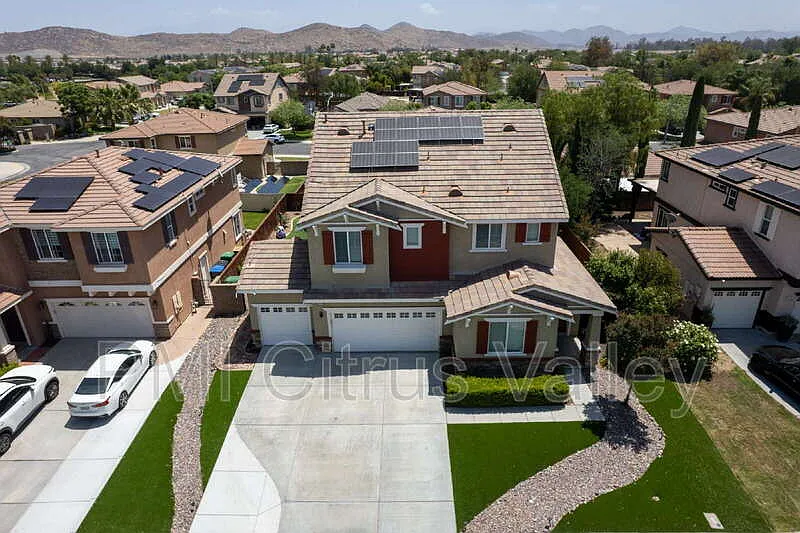 5 bed, 3.0 bath, 2857 sqft, $3,825 — Photo 3