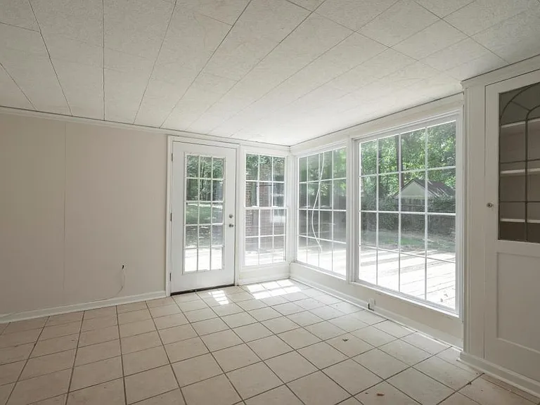 2337 Renfro Rd N — Photo 34