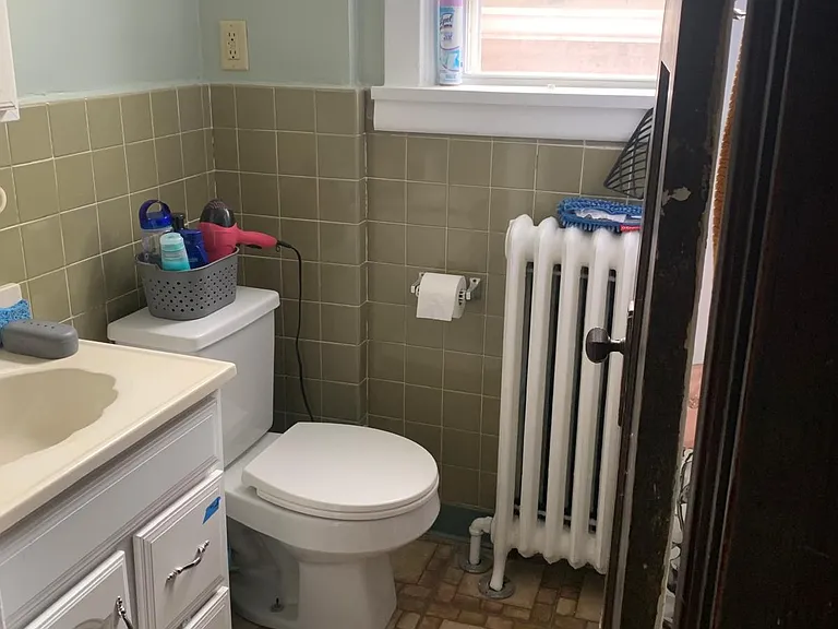 5840 Hobart St — Photo 9