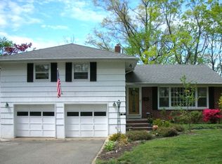 9 Pier Ln, Roseland, NJ 07068
