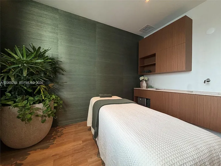 1400 Biscayne Blvd #1807 — Photo 31