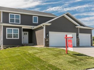 7113 Country Brook Dr NW, Palo, IA 52324