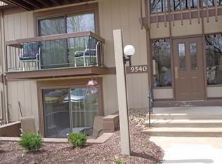 9540 Cove Dr UNIT D1, North Royalton, OH 44133