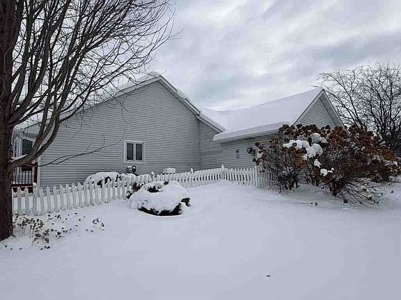 2nd image of 220 Glen Abbey Dr
