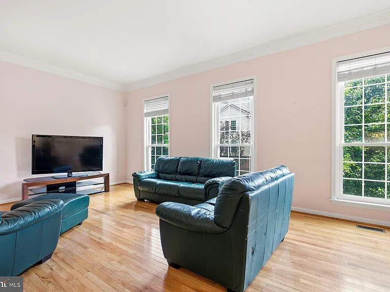 20866 Trinity Sq — Photo 7
