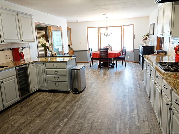 3rd image of 1125 E Courtney Cir