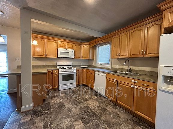 5th image of 409 E Lorengo Ave