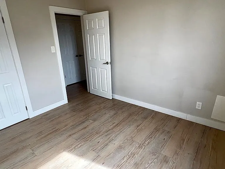 1095 Lakeshore Rd E #2 — Photo 5