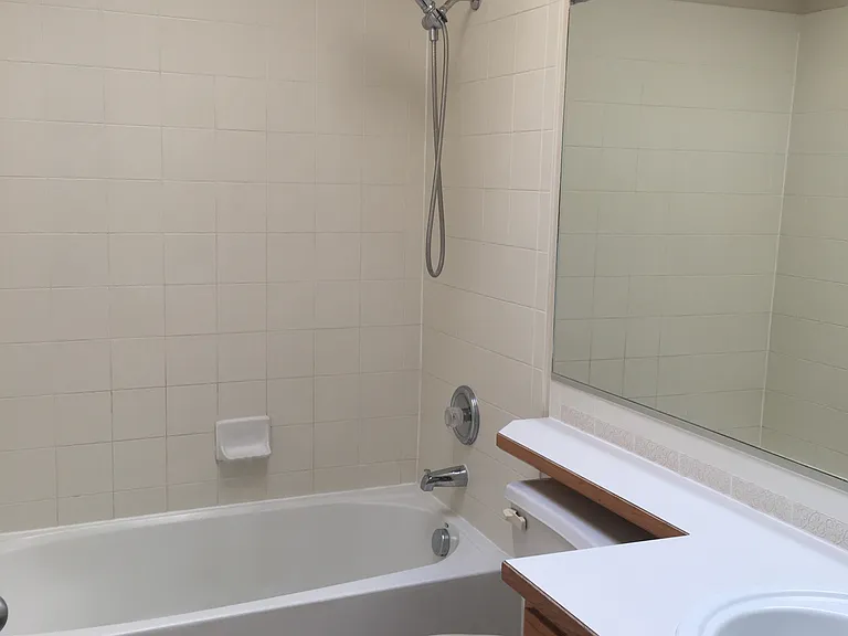 4601 E 43rd Ave — Photo 11