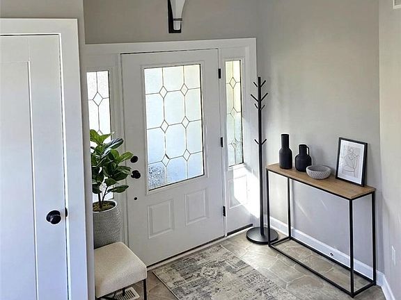 5th image of 1061 Wycliff Ln