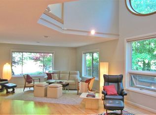 3 Budd Ln, East Greenbush, NY 12061
