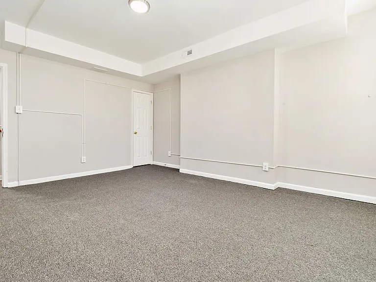 1418 N Eden St — Photo 16