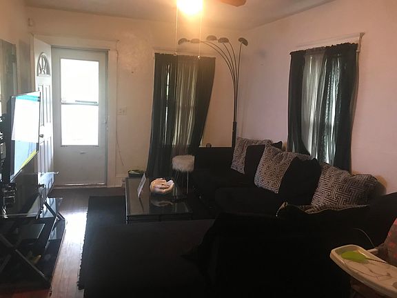 2nd image of 3831 Maine Ave NW