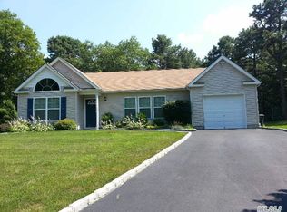 98 Palermo St, Central Islip, NY 11722