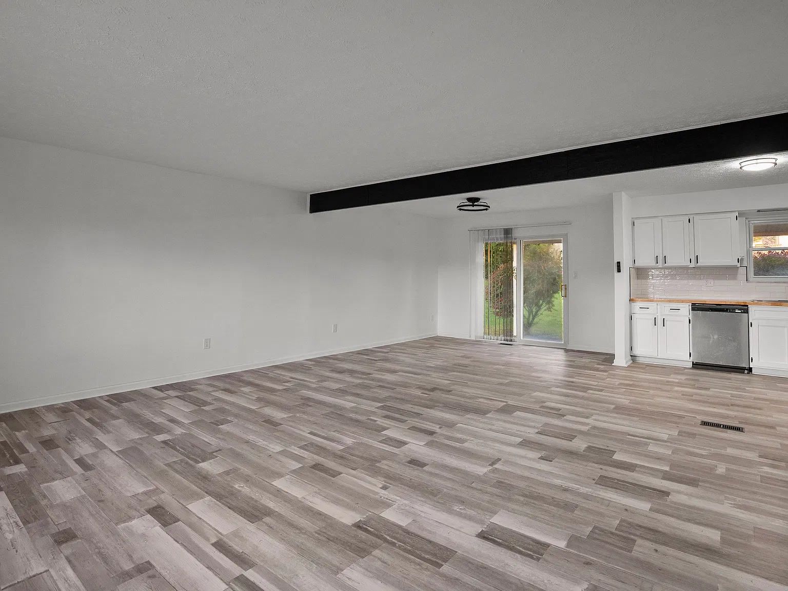 3 bed, 1343 sqft, $2,600 — Photo 3