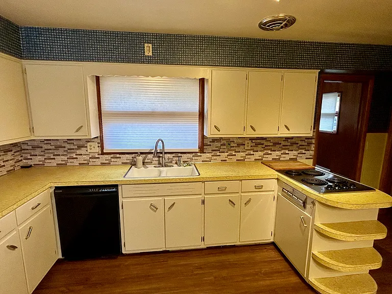 245 Winchester Rd — Photo 5
