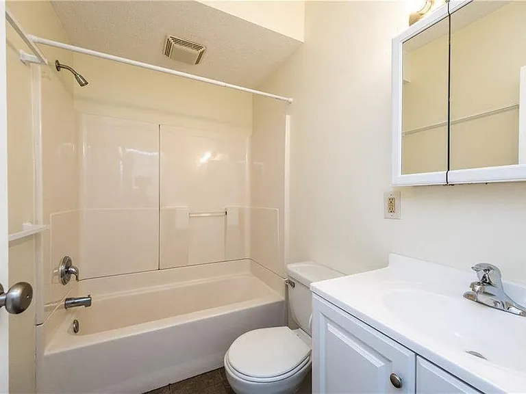 29 Maplewood St #1 — Photo 3