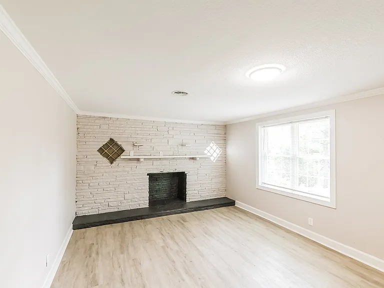 1493527_018_living_room_13057235.jpg