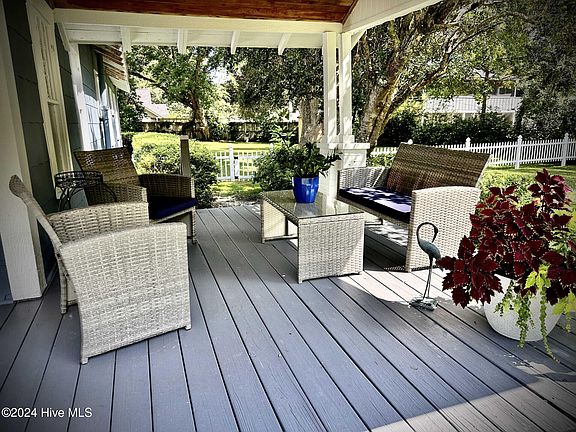 5th image of 207 E Bell Street
