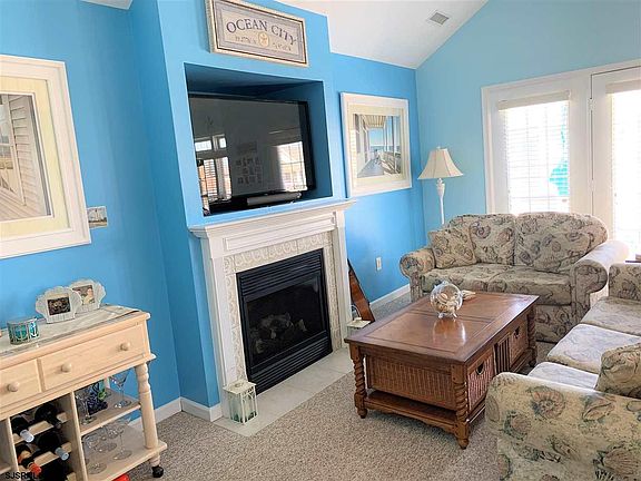 4th image of 3643 West Ave #2-3643