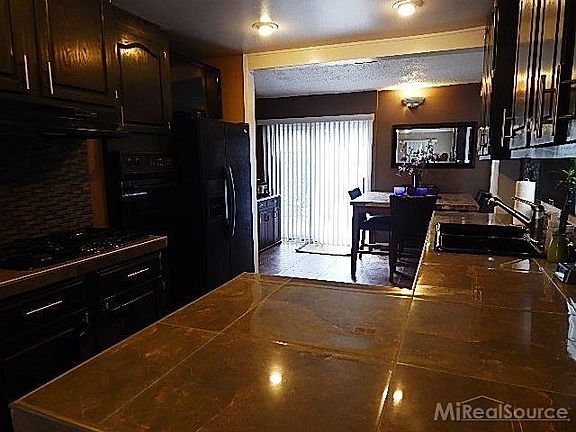 4th image of 23780 Reynolds Ave