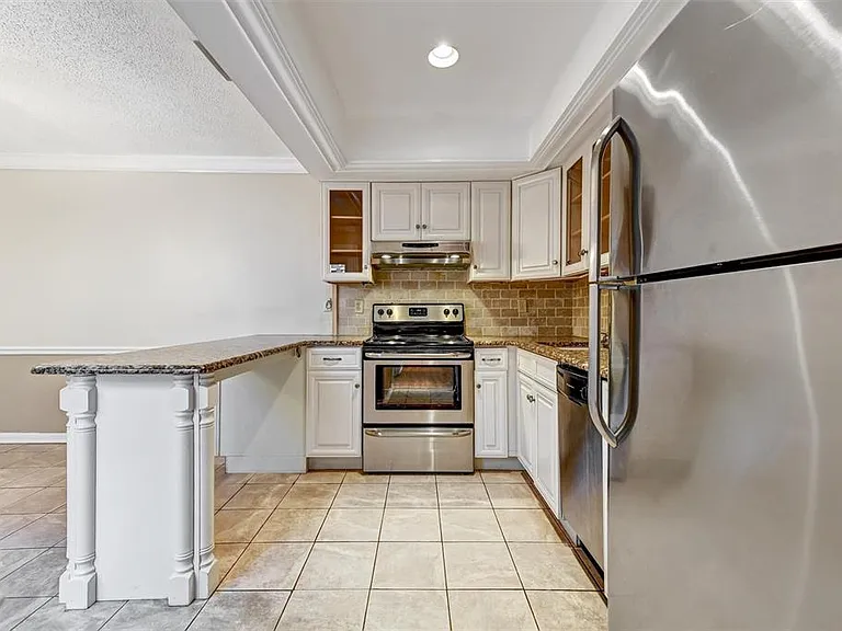 2833 Orange Tree Cir N #C — Photo 9