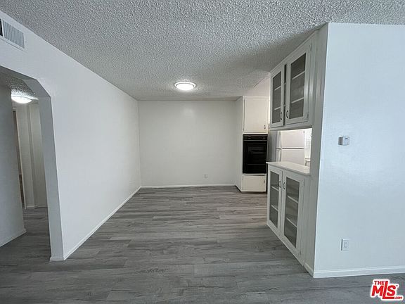 5th image of 922 S Bedford St #5