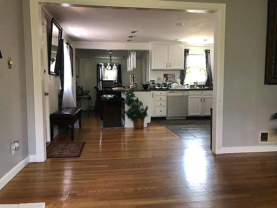 1st image of 750 River St