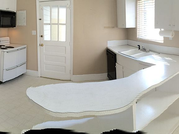 Large eat-in kitchen