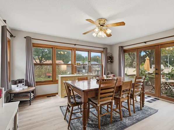 1016 Jackson St S, Shakopee, MN 55379