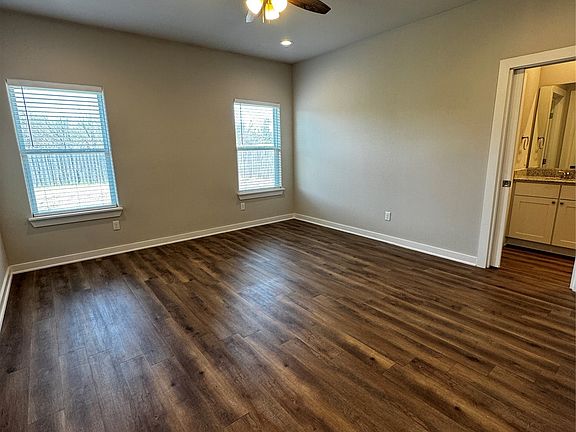 4th image of 3828 Skylane Ave