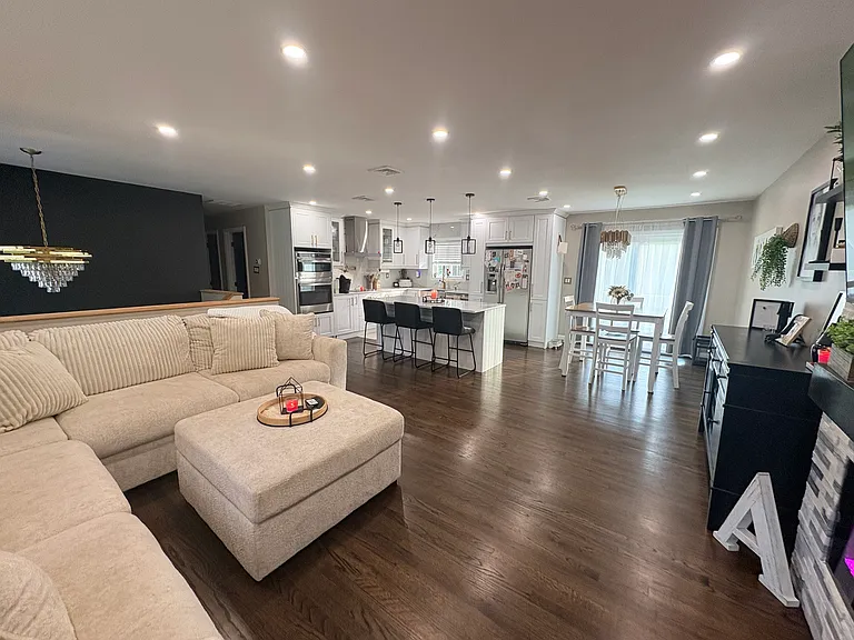 8 Bronson Dr — Photo 4