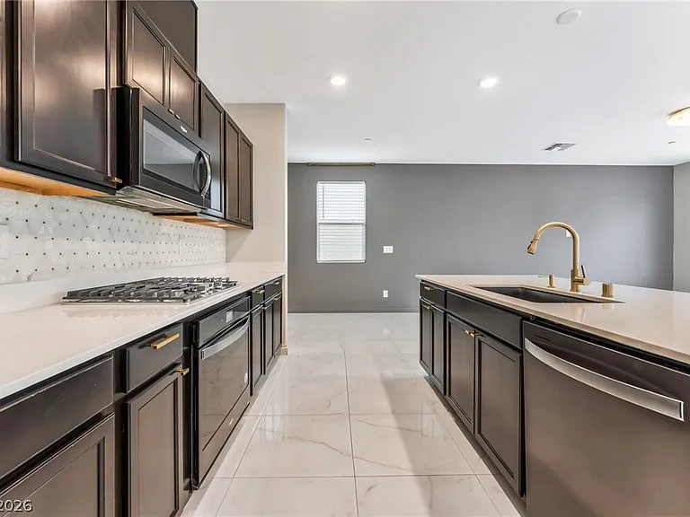 8448 Vulturo Ave — Photo 10