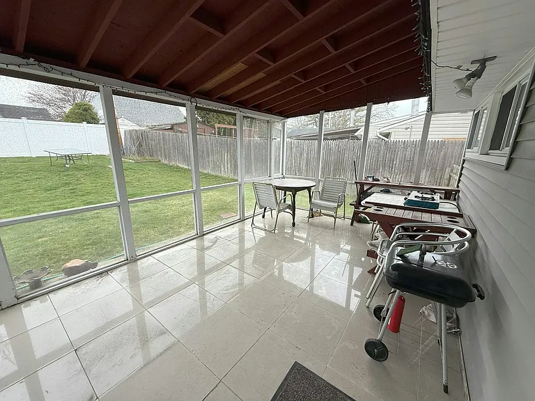 168 Red Maple Dr E — Photo 13