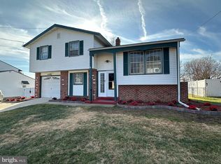 2211 Chestnut Hill Dr, Cinnaminson, NJ 08077