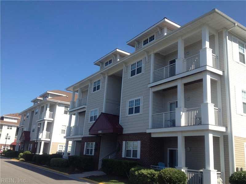 1st image of 900 Southmoor Dr