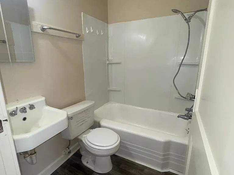 102 Blyth Ave #A-D — Photo 7