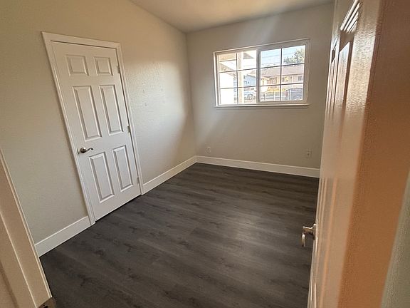 5th image of 219 Mitchell Ave