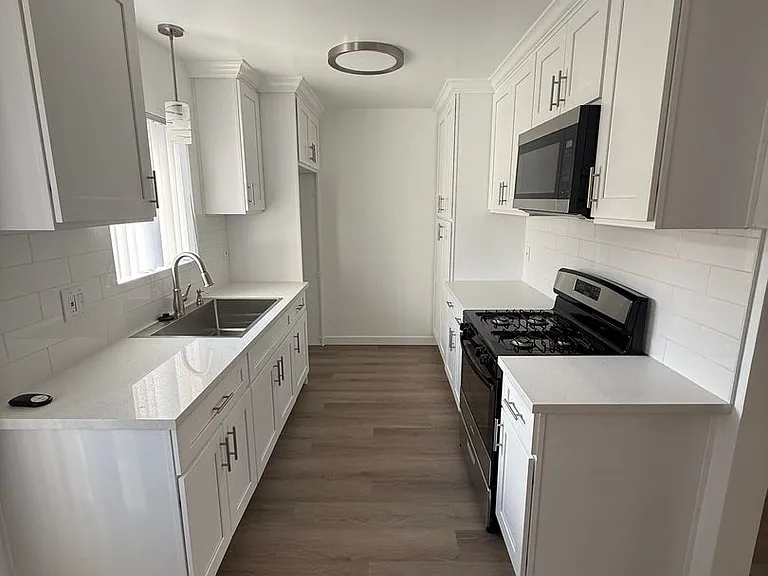 Canoga Variel Apartments- Canoga Park, CA — Photo 19