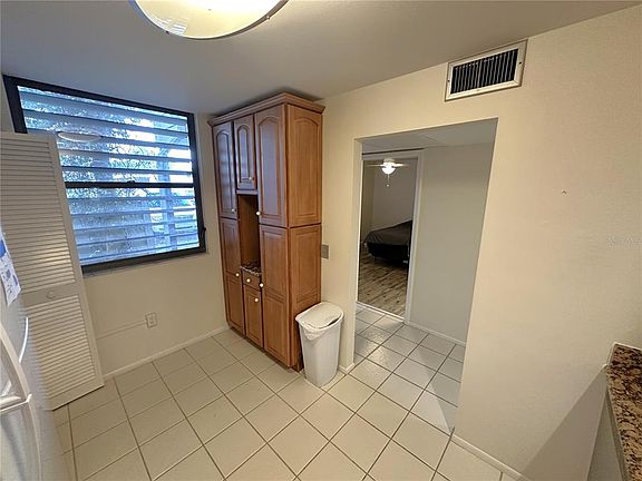 4th image of 645 WOODLAWN DRIVE