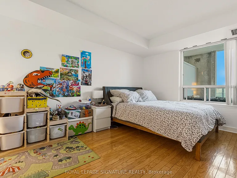 16 Harrison Garden Blvd #1609 — Photo 22