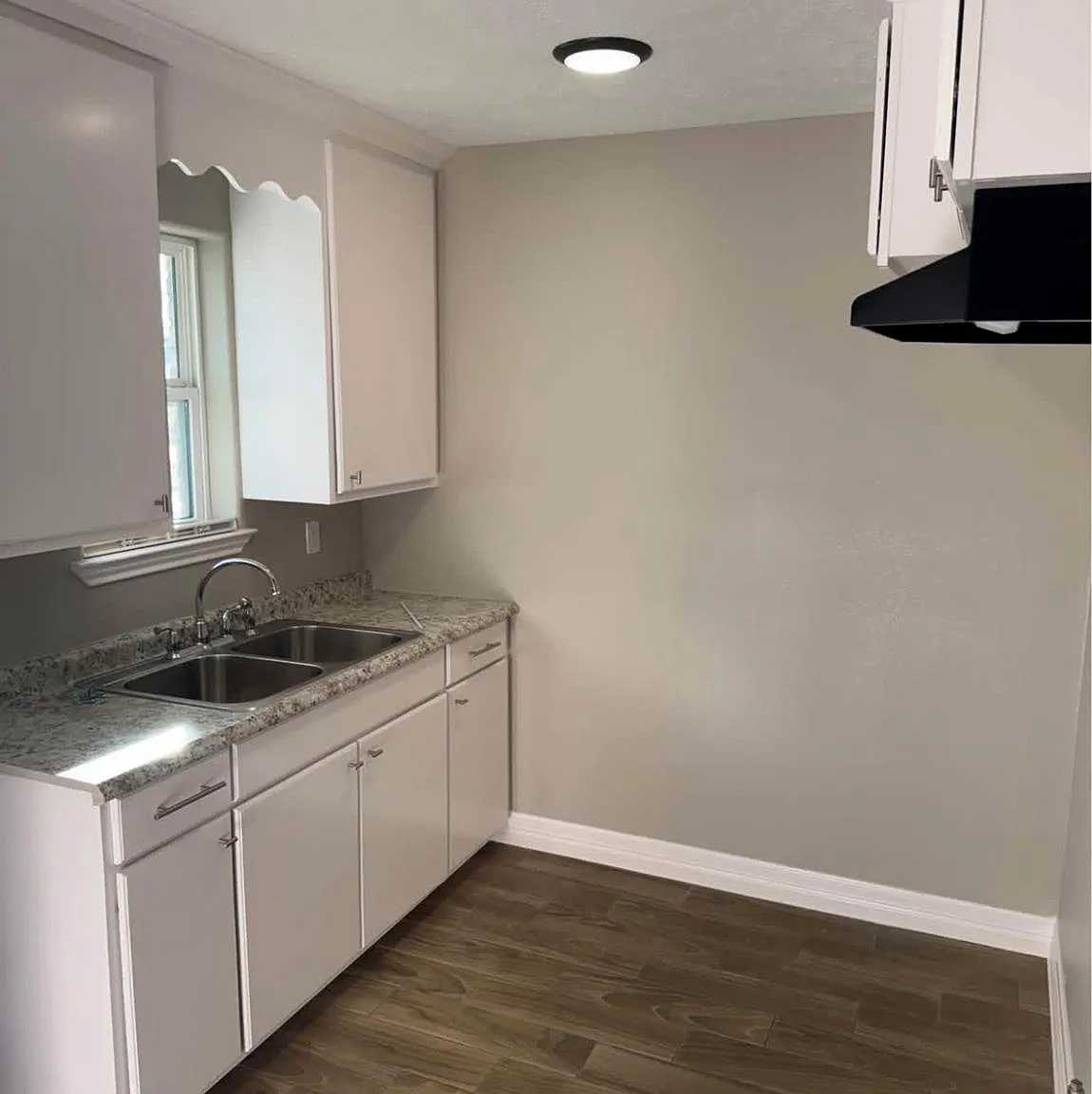 2 bed, 1.0 bath, 1470 sqft, $1,000 — Photo 1