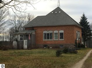 1487 N Lakola Rd, Leroy, MI 49655